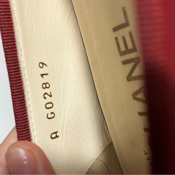 CHANEL Women's Burgundy and Navy Flats - Picture 9 of 10